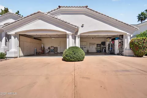 Exterior - 1318 E Treasure Cove Dr, Gilbert, AZ 85234 photo 1 of 10