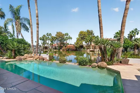 Exterior - 1318 E Treasure Cove Dr, Gilbert, AZ 85234 photo 4 of 10