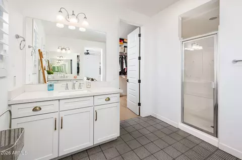 Bath - 3520 E Crest Ln, Phoenix, AZ 85050 photo 3 of 4