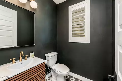 Bath - 3520 E Crest Ln, Phoenix, AZ 85050 photo 1 of 4