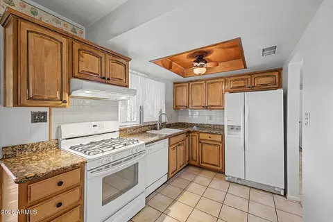 Kitchen - 8930 W Montecito Ave, Phoenix, AZ 85037 photo 3 of 3