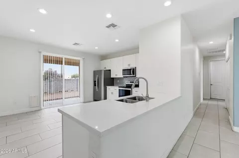 Kitchen - 11546 E 4th Ave, Apache Junction, AZ 85120 photo 1 of 4