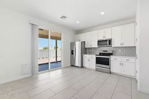 Kitchen - 11546 E 4th Ave, Apache Junction, AZ 85120 photo 2 of 4