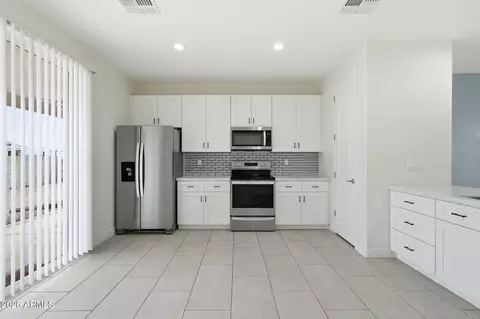 Kitchen - 11546 E 4th Ave, Apache Junction, AZ 85120 photo 3 of 4