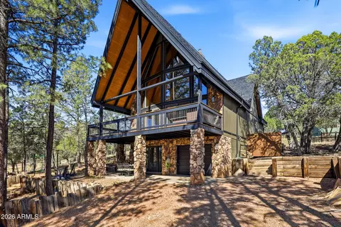 2250 Grizzly Dr, Overgaard, AZ 85933