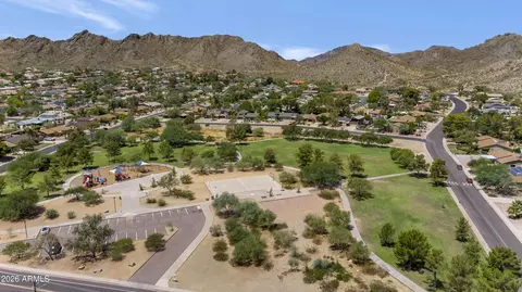 View/Area - 2501 E Yucca St, Phoenix, AZ 85028 photo 3 of 4
