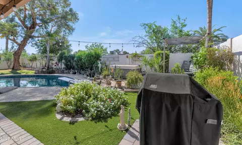 Exterior - 2501 E Yucca St, Phoenix, AZ 85028 photo 5 of 12