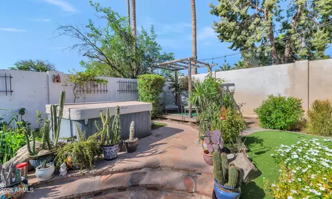 Exterior - 2501 E Yucca St, Phoenix, AZ 85028 photo 6 of 12