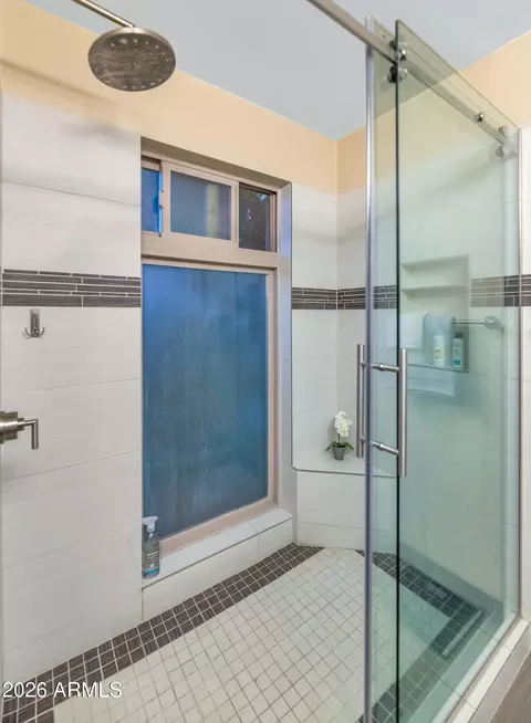 Bath - 2501 E Yucca St, Phoenix, AZ 85028 photo 2 of 4