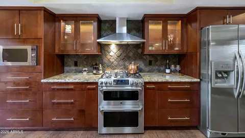 Kitchen - 2501 E Yucca St, Phoenix, AZ 85028 photo 4 of 7