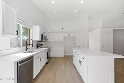 Kitchen - 3596 E Thornton Ave, Gilbert, AZ 85297 photo 2 of 4