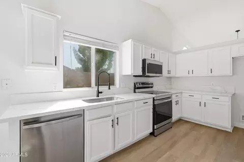 Kitchen - 3596 E Thornton Ave, Gilbert, AZ 85297 photo 3 of 4