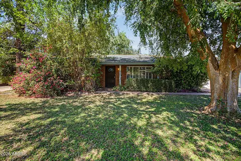 1132 E Flynn Ln, Phoenix, AZ 85014