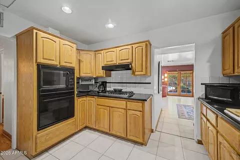 Kitchen - 1132 E Flynn Ln, Phoenix, AZ 85014 photo 2 of 3