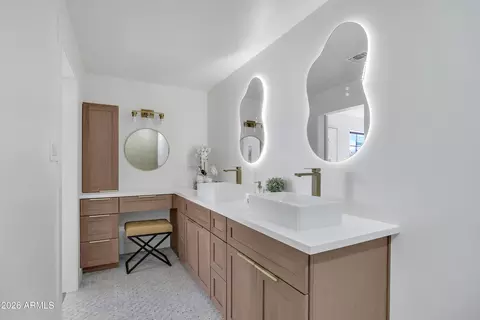 Bath - 3936 E Oak St, Phoenix, AZ 85008 photo 2 of 3
