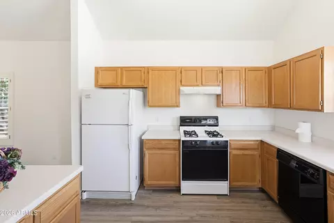 Kitchen - 344 E Osborn Rd, Phoenix, AZ 85012 photo 3 of 5