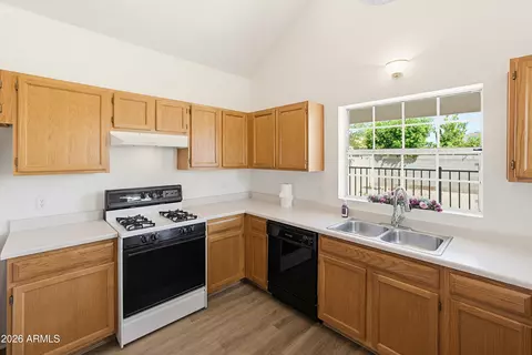 Kitchen - 344 E Osborn Rd, Phoenix, AZ 85012 photo 4 of 5