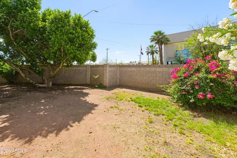 Exterior - 344 E Osborn Rd, Phoenix, AZ 85012 photo 6 of 10