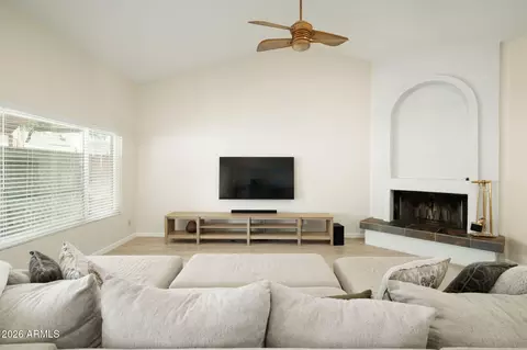 4102 E Siesta Ln, Phoenix, AZ 85050 photo 5