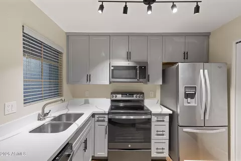 1880 E Morten Ave #102, Phoenix, AZ 85020