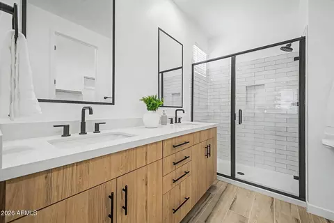 Bath - 2346 E Stephens Ct, Gilbert, AZ 85296 photo 1 of 2