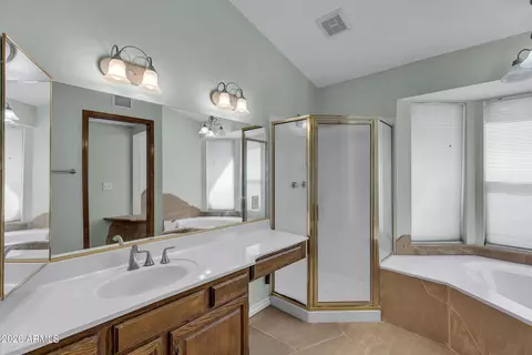 Bath - 3907 E Coconino St, Phoenix, AZ 85044 photo 2 of 4