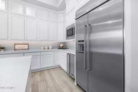 Kitchen - 2537 E Turnberry Dr, Gilbert, AZ 85298 photo 3 of 6