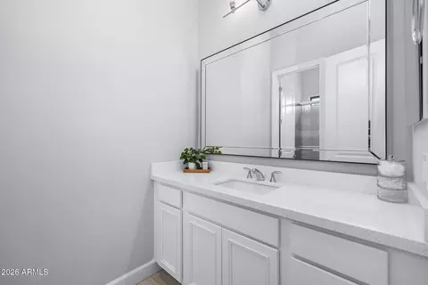 Bath - 2537 E Turnberry Dr, Gilbert, AZ 85298 photo 3 of 8