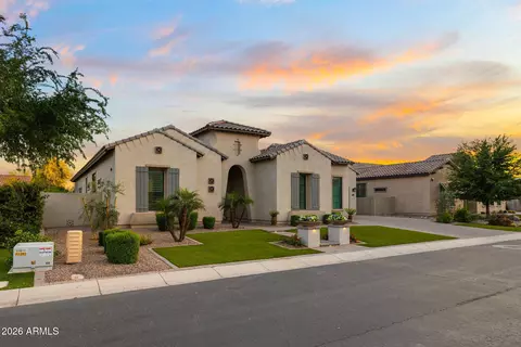 Exterior - 2537 E Turnberry Dr, Gilbert, AZ 85298 photo 2 of 30