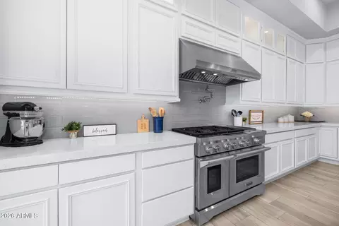 Kitchen - 2537 E Turnberry Dr, Gilbert, AZ 85298 photo 5 of 6