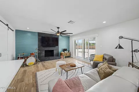 Living - 1501 W Dunlap Ave, Phoenix, AZ 85021 photo 1 of 3