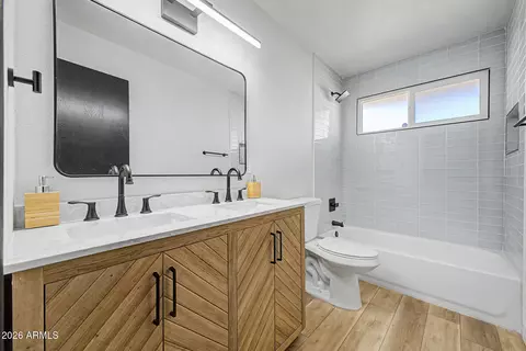 Bath - 1501 W Dunlap Ave, Phoenix, AZ 85021 photo 2 of 5