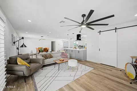 Living - 1501 W Dunlap Ave, Phoenix, AZ 85021 photo 3 of 3