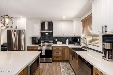 Kitchen - 4208 N 79th Ave, Phoenix, AZ 85033 photo 2 of 4