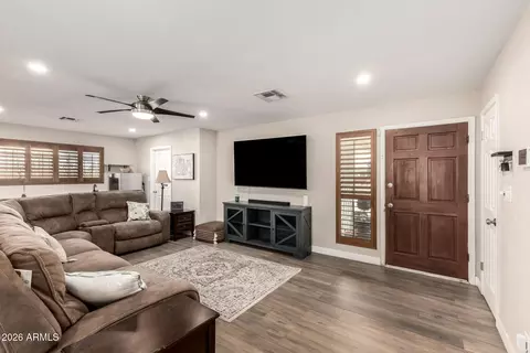 Living - 4208 N 79th Ave, Phoenix, AZ 85033 photo 2 of 2