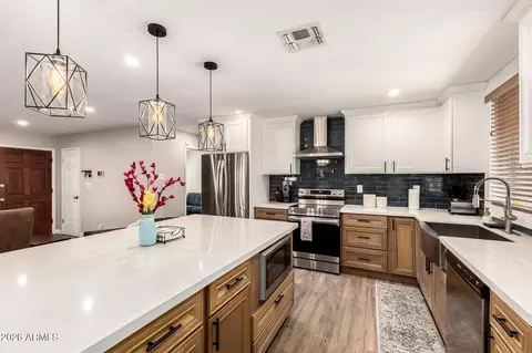 Kitchen - 4208 N 79th Ave, Phoenix, AZ 85033 photo 4 of 4