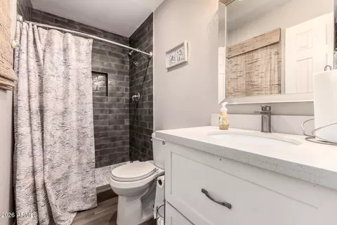Bath - 4208 N 79th Ave, Phoenix, AZ 85033 photo 1 of 2
