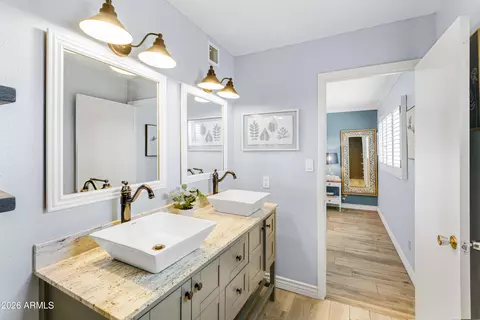 Bath - 313 El Caminito Dr, Phoenix, AZ 85020 photo 5 of 7