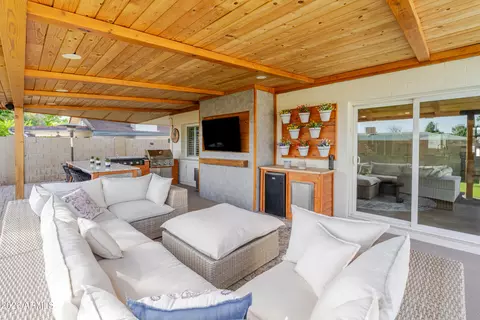 Exterior - 313 El Caminito Dr, Phoenix, AZ 85020 photo 5 of 8