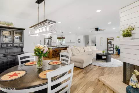 Dining - 313 El Caminito Dr, Phoenix, AZ 85020 photo 2 of 2