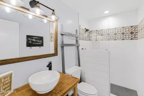 Bath - 313 El Caminito Dr, Phoenix, AZ 85020 photo 2 of 7