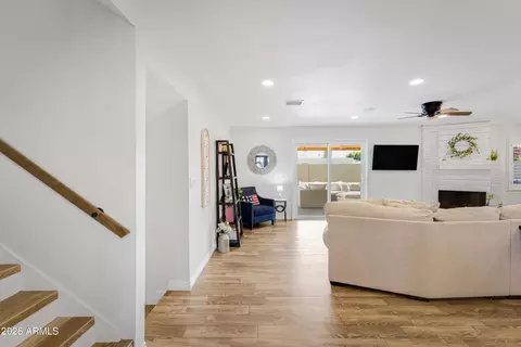 Entry Way - 313 El Caminito Dr, Phoenix, AZ 85020 photo 2 of 4