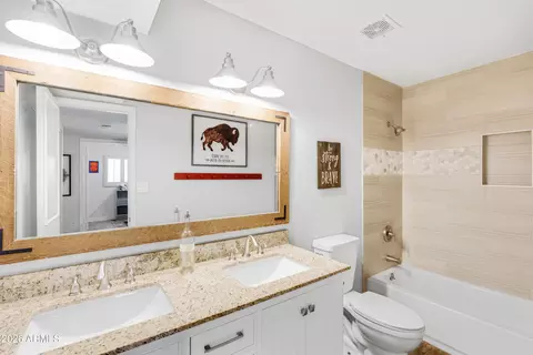 Bath - 313 El Caminito Dr, Phoenix, AZ 85020 photo 6 of 7