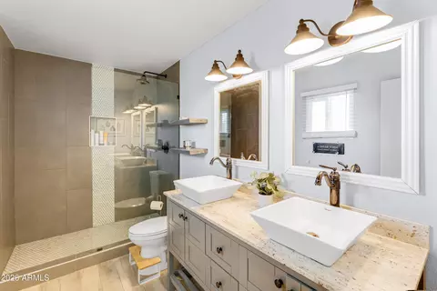 Bath - 313 El Caminito Dr, Phoenix, AZ 85020 photo 4 of 7