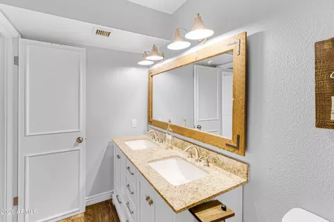 Bath - 313 El Caminito Dr, Phoenix, AZ 85020 photo 7 of 7