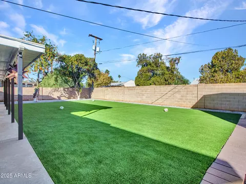 Exterior - 3010 E Yucca St, Phoenix, AZ 85028 photo 11 of 12
