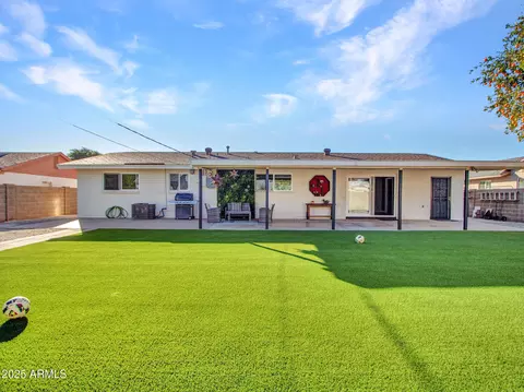 Exterior - 3010 E Yucca St, Phoenix, AZ 85028 photo 2 of 12