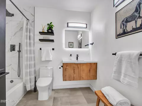 Bath - 3010 E Yucca St, Phoenix, AZ 85028 photo 6 of 7