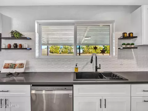 Kitchen - 3010 E Yucca St, Phoenix, AZ 85028 photo 6 of 7