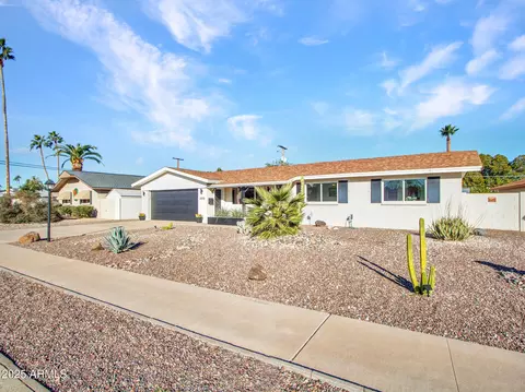 Exterior - 3010 E Yucca St, Phoenix, AZ 85028 photo 5 of 12